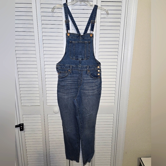 Universal Thread Denim - Universal Thread Women's 6/28R Denim Overalls